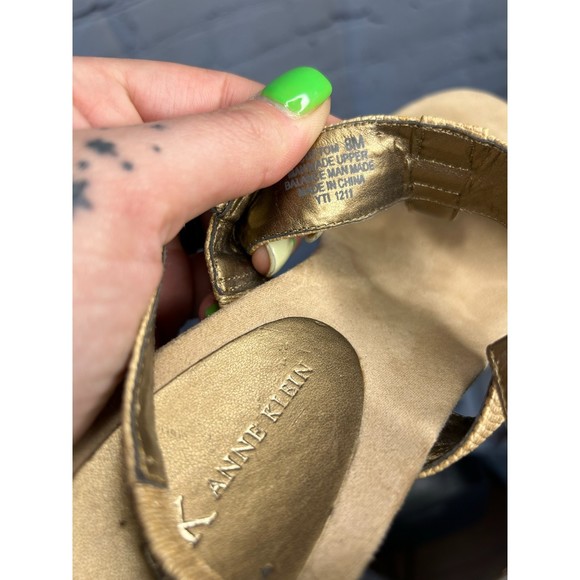 Women's AK Anne Klein Wedges W/ Links on Front SZ 8 - Picture 3 of 4